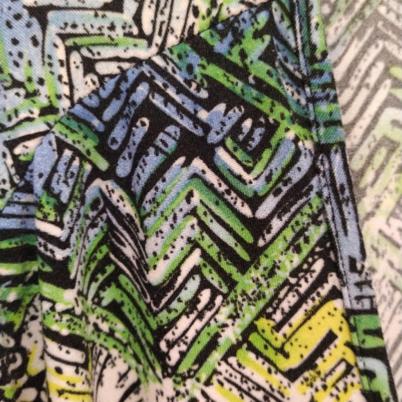 Blue Green & Yellow Geometric pattern shirt - Picture 2 of 3